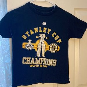 Size small, bruins 2011 champions tee.